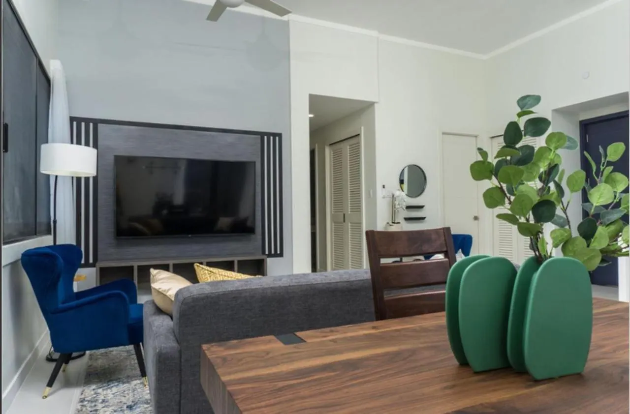 Via Apartments @ New كينغستون