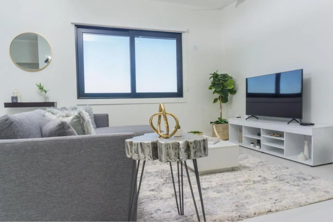 Via Apartments @ New كينغستون