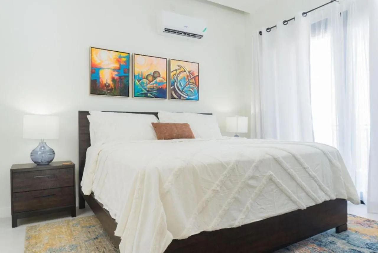 Via Apartments @ New كينغستون