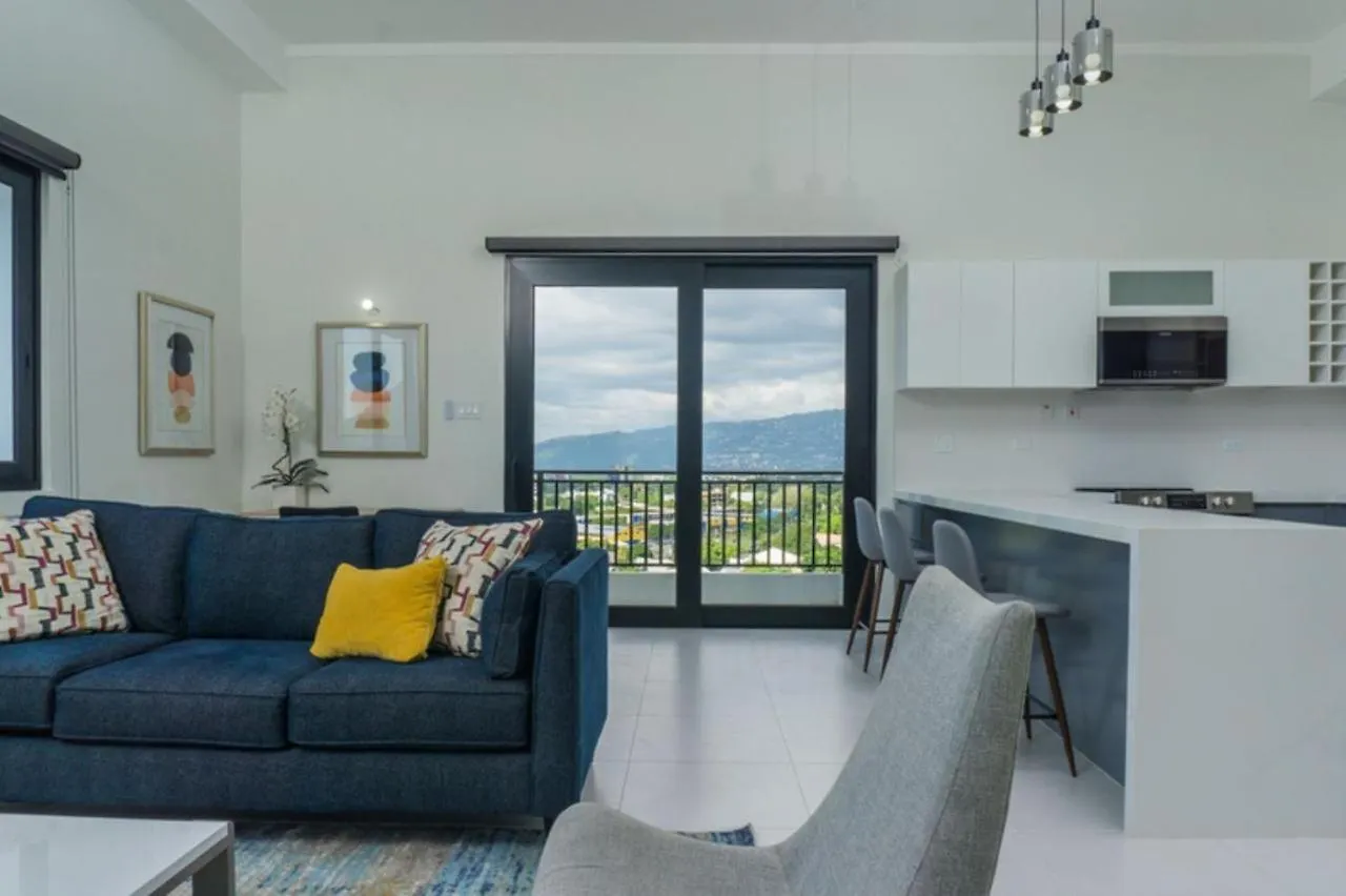 Via Apartments @ New كينغستون
