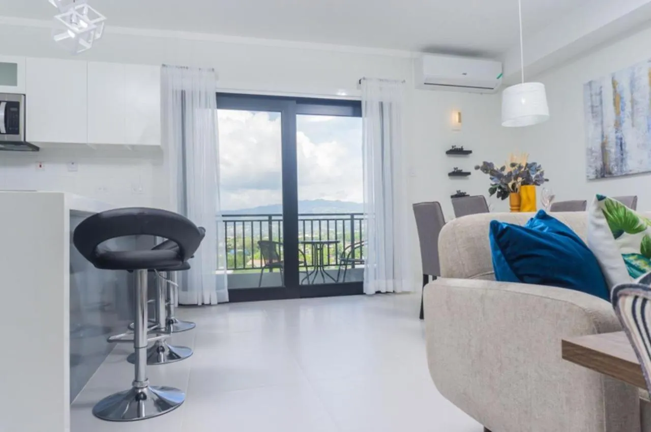 Via Apartments @ New كينغستون