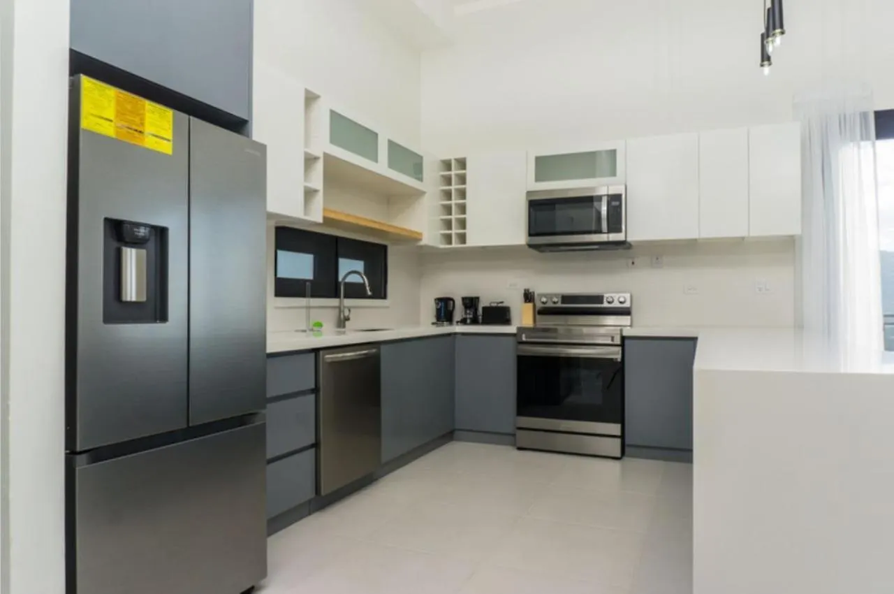Via Apartments @ New كينغستون